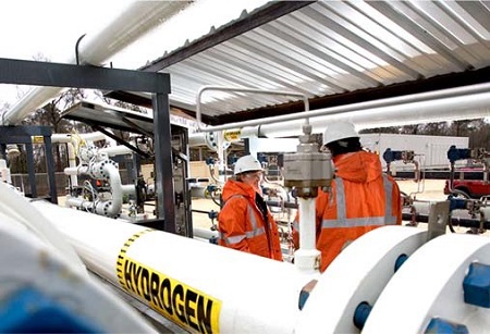 engineers at work • DEC SERVICE (a BU of DEC IMPIANTI S.p.A.) DEC, DEC IMPIANTI, DEC SERVICE, DEC HOLDING, DEC.HDS, help-desk service, DEC IMPAC, IMPAC, DEC International Monitoring and Production Assistance Center, DEC.FSE, SRU, solvent recovery, XTO, DTO, RTO, CTO, thermal oxidizer, field service engineer, Customer support, Technical support, Warranty support, Return and exchange, order tracking, product information, Online support, Chat support, Phone support, Email support, Ticketing system, Knowledge base, Video tutorials, Live chat, Remote assistance, Remote troubleshooting, on-site service, On-site repair, On-site installation, On-site training, On-site maintenance, revamping, retrofitting, service, manutenzione, preventive, preventative, maintenance, setacciatura, sieving, reactivation, kiln, riattivazione